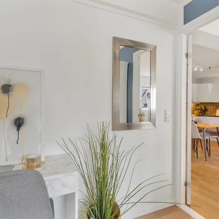 Entire 2-Bedroom Apartment With Private Entrance Near Tromso City Centre Exterior photo