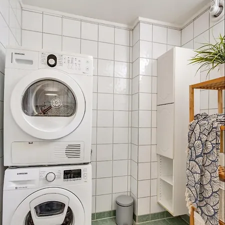 Entire 2-Bedroom Apartment With Private Entrance Near Tromso City Centre Exterior photo
