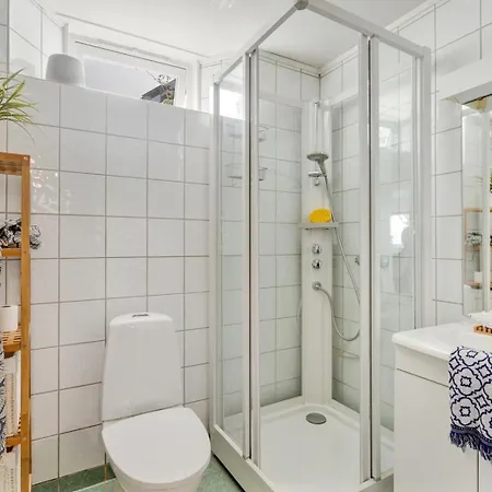 Entire 2-Bedroom Apartment With Private Entrance Near Tromso City Centre Exterior photo