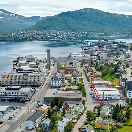 Entire 2-Bedroom Apartment With Private Entrance Near Tromso City Centre Exterior photo