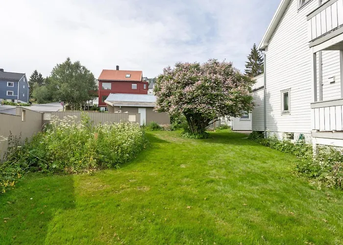Entire 2-Bedroom Apartment With Private Entrance Near Tromso City Centre