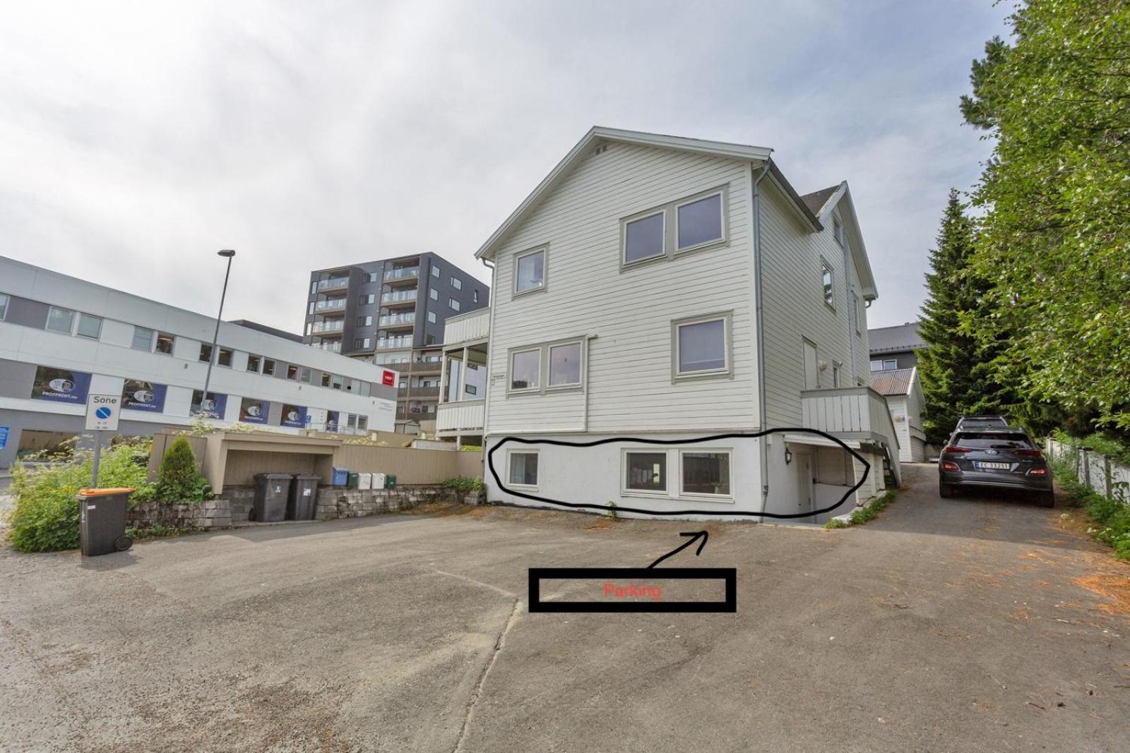 Entire 2-bedroom With Private Entrance Near Centre Appartamento *