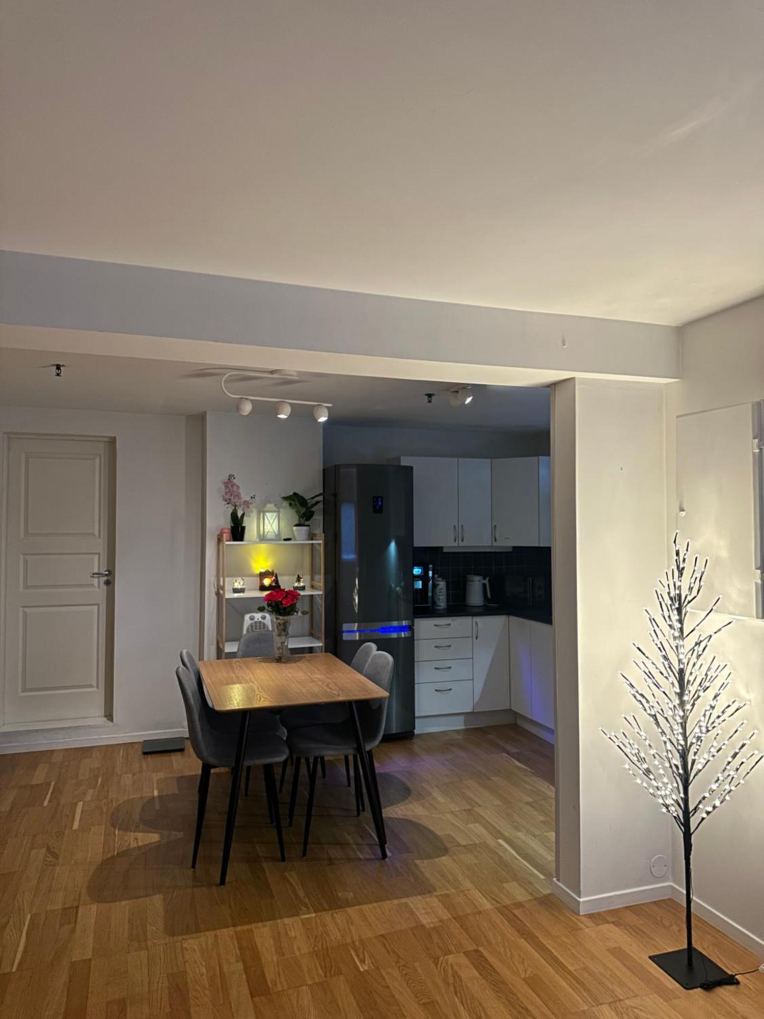Appartamento Entire 2-bedroom With Private Entrance Near Centre *